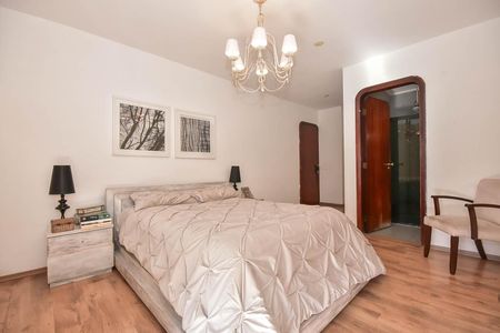 Casa à venda com 518m², 5 quartos e 4 vagasSuíte 2