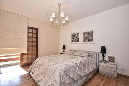 Casa à venda com 518m², 5 quartos e 4 vagasSuíte 2