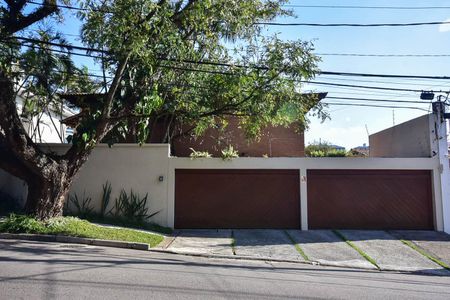 Casa à venda com 518m², 5 quartos e 4 vagasFachada