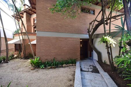Casa à venda com 518m², 5 quartos e 4 vagasEntrada