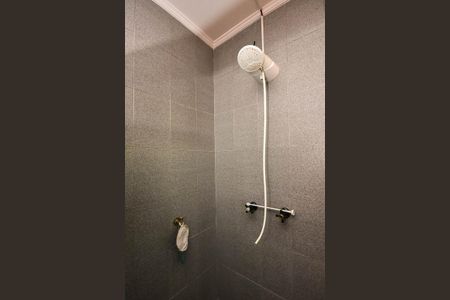 Casa à venda com 518m², 5 quartos e 4 vagasChuveiro do Banheiro da Suíte 2