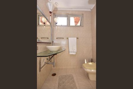 Casa à venda com 518m², 5 quartos e 4 vagasBanheiro da Suíte 3