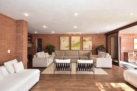 Casa à venda com 518m², 5 quartos e 4 vagasÁrea comum