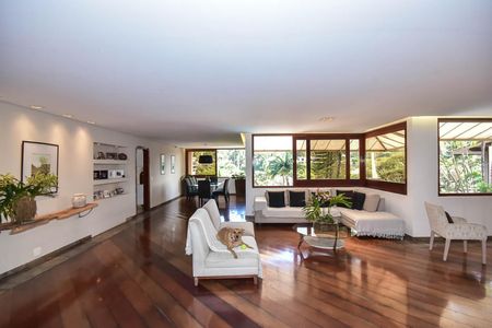 Casa à venda com 518m², 5 quartos e 4 vagasSala