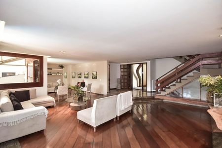 Casa à venda com 518m², 5 quartos e 4 vagasSala