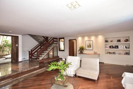 Casa à venda com 518m², 5 quartos e 4 vagasSala