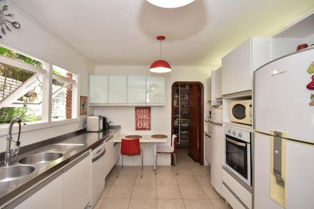 Casa à venda com 518m², 5 quartos e 4 vagasCozinha