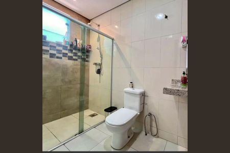 Casa à venda com 200m², 3 quartos e 2 vagasBanheiro da Suíte