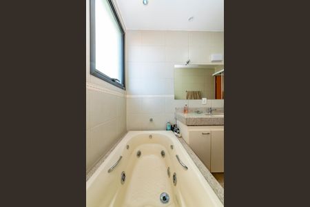 Apartamento à venda com 119m², 3 quartos e 2 vagasBanheiro da Suíte