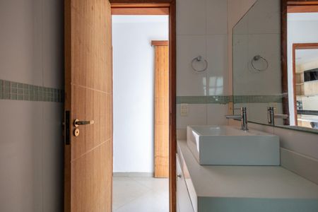 Casa de condomínio à venda com 320m², 3 quartos e 2 vagasBanheiro Social