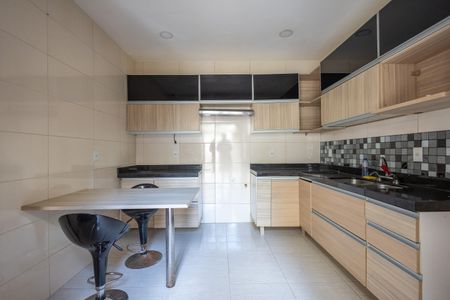 Casa de condomínio à venda com 320m², 3 quartos e 2 vagasCozinha