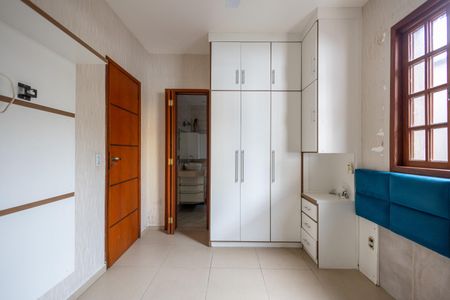 Casa de condomínio à venda com 320m², 3 quartos e 2 vagas Suite