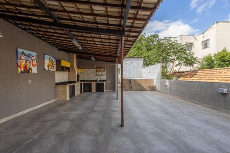 Casa de condomínio à venda com 320m², 3 quartos e 2 vagasTerraço