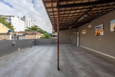 Casa de condomínio à venda com 320m², 3 quartos e 2 vagasTerraço