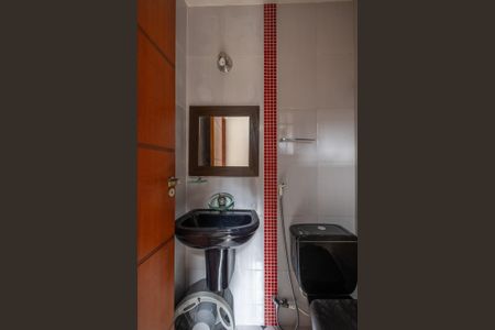 Casa de condomínio à venda com 320m², 3 quartos e 2 vagasLavabo