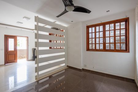 Casa de condomínio à venda com 320m², 3 quartos e 2 vagasSala