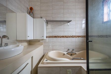 Casa de condomínio à venda com 320m², 3 quartos e 2 vagasBanheiro Suite