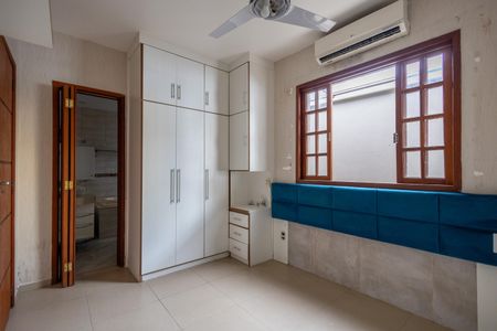 Casa de condomínio à venda com 320m², 3 quartos e 2 vagas Suite