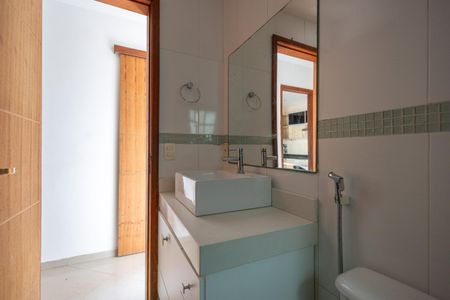 Casa de condomínio à venda com 320m², 3 quartos e 2 vagasBanheiro Social