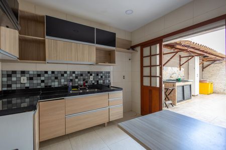 Casa de condomínio à venda com 320m², 3 quartos e 2 vagasCozinha