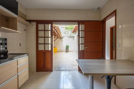 Casa de condomínio à venda com 320m², 3 quartos e 2 vagasCozinha