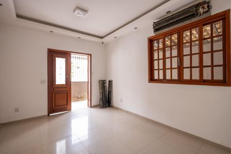 Casa de condomínio à venda com 320m², 3 quartos e 2 vagasSala