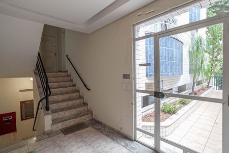 Apartamento à venda com 160m², 4 quartos e 2 vagas Apartamento à venda com 160m², 4 quartos e 2 vagasEntrada