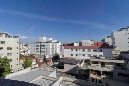 Apartamento à venda com 160m², 4 quartos e 2 vagas Apartamento à venda com 160m², 4 quartos e 2 vagasVista da suíte 2