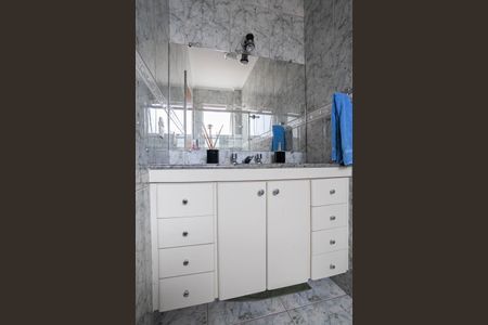 Apartamento à venda com 160m², 4 quartos e 2 vagas Apartamento à venda com 160m², 4 quartos e 2 vagasBanheiro da suíte 2