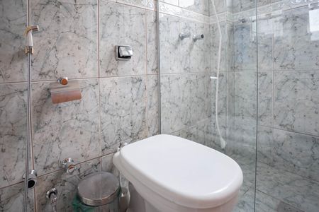 Apartamento à venda com 160m², 4 quartos e 2 vagas Apartamento à venda com 160m², 4 quartos e 2 vagasBanheiro da suíte 2