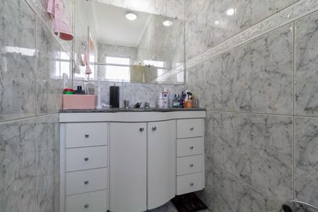 Apartamento à venda com 160m², 4 quartos e 2 vagas Apartamento à venda com 160m², 4 quartos e 2 vagasBanheiro da suíte 1