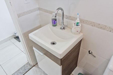 Casa à venda com 220m², 4 quartos e 4 vagasEdícula - banheiro