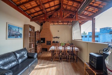 Casa à venda com 202m², 3 quartos e 2 vagas Casa à venda com 202m², 3 quartos e 2 vagasÁrea comum - Churrasqueira