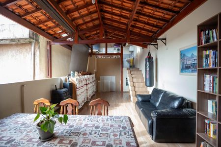 Casa à venda com 202m², 3 quartos e 2 vagas Casa à venda com 202m², 3 quartos e 2 vagasÁrea comum - Churrasqueira