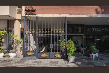 Apartamento à venda com 65m², 2 quartos e sem vaga Apartamento à venda com 65m², 2 quartos e sem vagaFachada e portaria