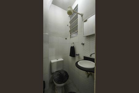 Apartamento à venda com 65m², 2 quartos e sem vaga Apartamento à venda com 65m², 2 quartos e sem vagaBanheiro de serviço