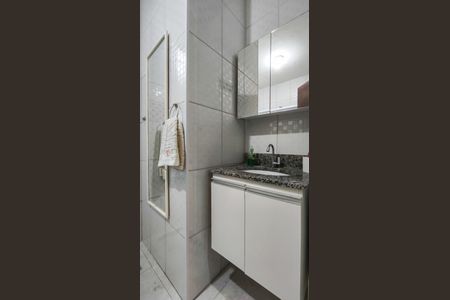 Apartamento à venda com 65m², 2 quartos e sem vaga Apartamento à venda com 65m², 2 quartos e sem vagaBanheiro Corredor