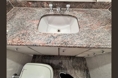 Apartamento à venda com 165m², 3 quartos e 2 vagasBanheiro da Suíte