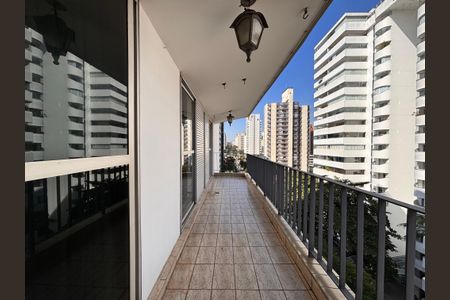 Apartamento à venda com 165m², 3 quartos e 2 vagasVaranda