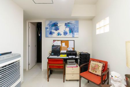 Apartamento à venda com 76m², 4 quartos e sem vaga Apartamento à venda com 76m², 4 quartos e sem vagaEscritório