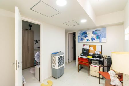 Apartamento à venda com 76m², 4 quartos e sem vaga Apartamento à venda com 76m², 4 quartos e sem vagaEscritório