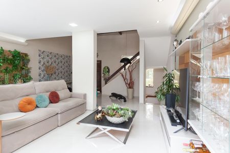 Casa de condomínio à venda com 417m², 4 quartos e 5 vagasSala