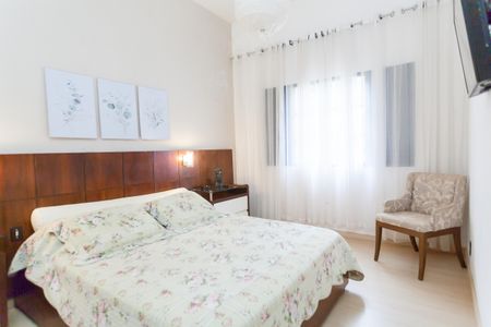 Casa de condomínio à venda com 417m², 4 quartos e 5 vagasQuarto 2