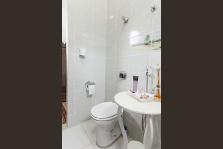 Casa de condomínio à venda com 417m², 4 quartos e 5 vagasBanheiro da Suíte 1