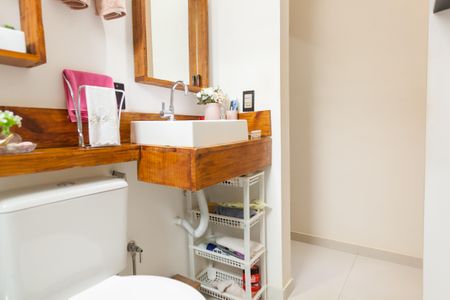 Casa de condomínio à venda com 417m², 4 quartos e 5 vagasBanheiro da Suíte 2