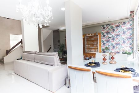 Casa de condomínio à venda com 417m², 4 quartos e 5 vagasSala