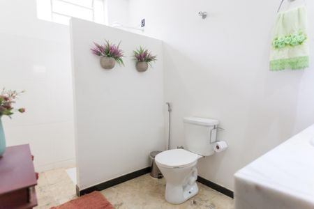 Casa de condomínio à venda com 417m², 4 quartos e 5 vagasBanheiro Social