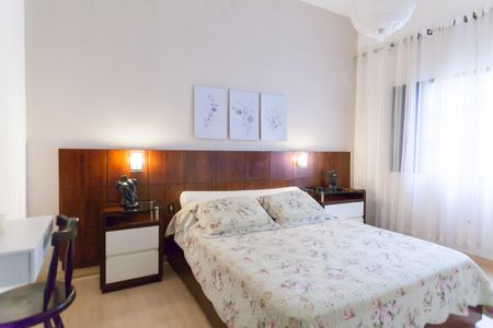 Casa de condomínio à venda com 417m², 4 quartos e 5 vagasQuarto 2