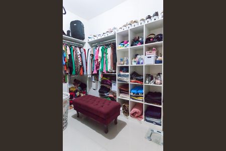 Casa de condomínio à venda com 417m², 4 quartos e 5 vagasCloset da suíte 2