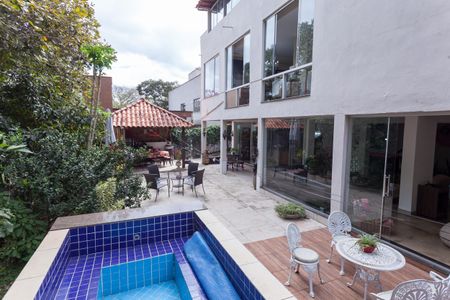 Casa de condomínio à venda com 417m², 4 quartos e 5 vagasPiscina